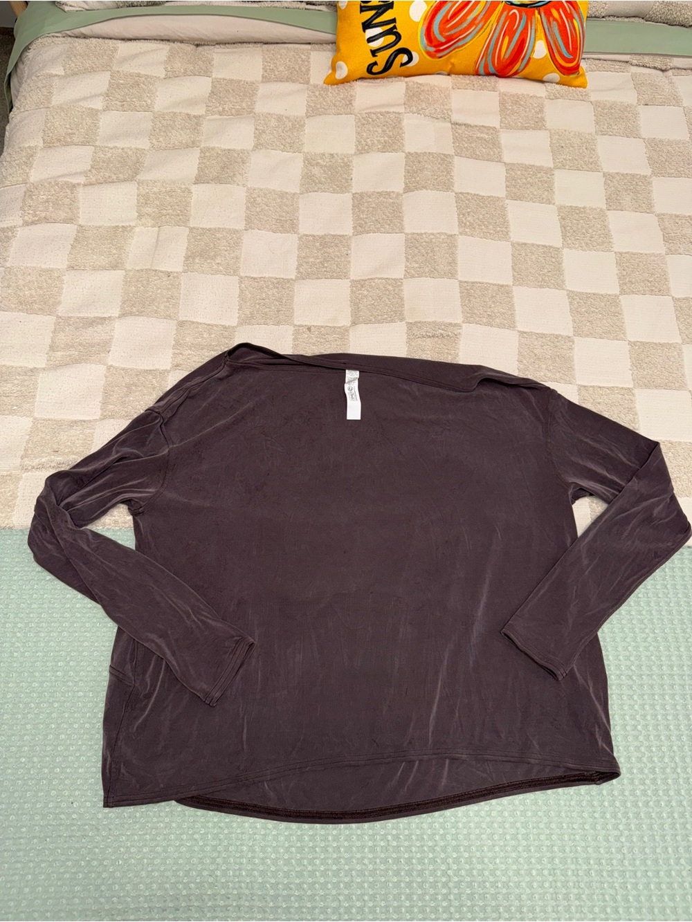 Lululemon‎ Drapey Softstreme Off-The-Shoulder Long-Sleeve Shirt
Espresso M
